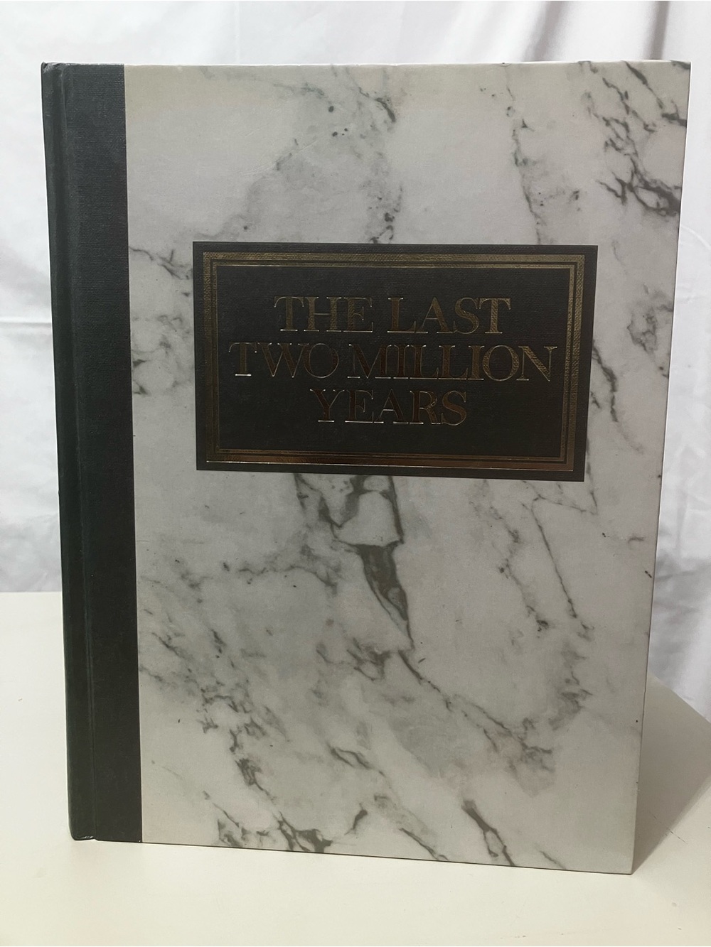 Readers Digest 1973 Coffee Table Book — The Last Two Million Years (White/Black)